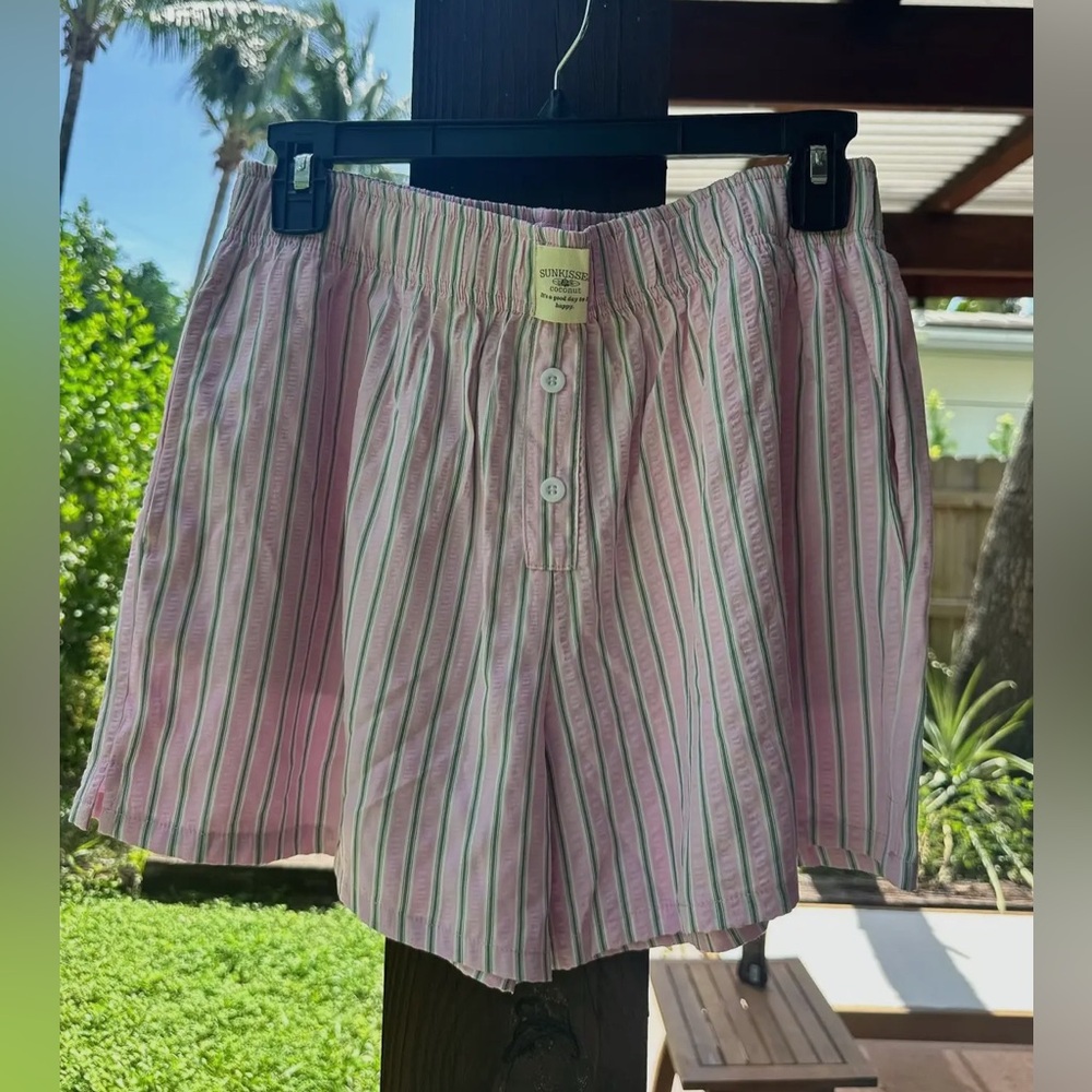 Pink lounge shorts - Picture 3 of 3
